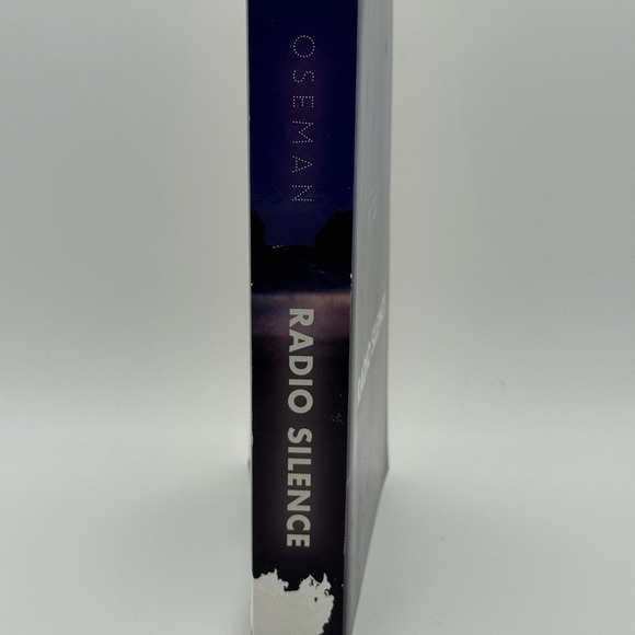 Radio Silence by Alice Oseman - Paperback - Picture 2 of 3